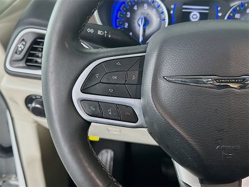 Used 2023 Chrysler Voyager LX image 26