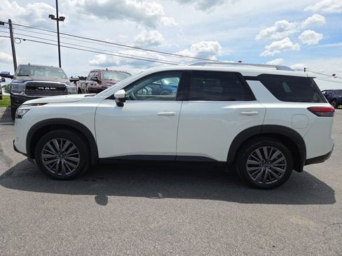 Used 2023 Nissan Pathfinder SL AWD/4WD image 3