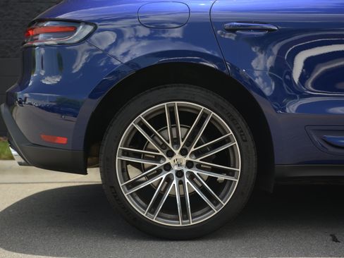 Certified 2026 Porsche Macan AWD/4WD image 41