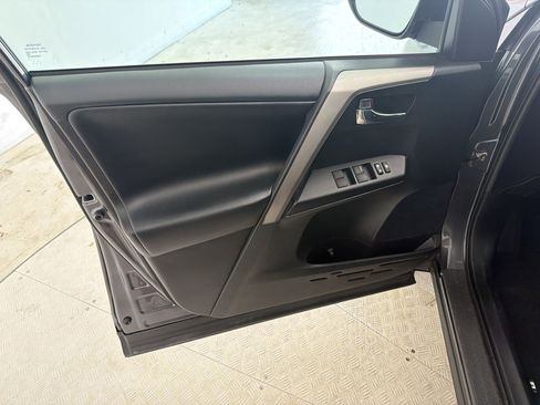 Used 2018 Toyota RAV4 XLE w/ Plus Extra Value Package AWD/4WD image 19
