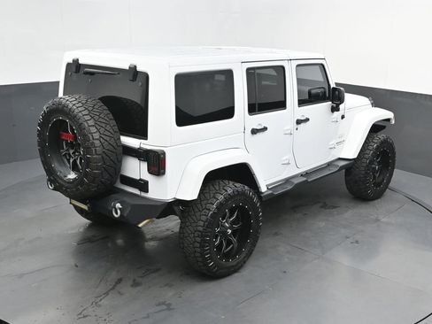 Used 2015 Jeep Wrangler Unlimited Sahara w/ Connectivity Group AWD/4WD image 31