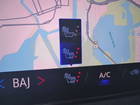 Used 2025 Chevrolet Suburban Z71 image 29