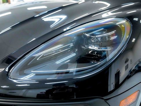 Used 2025 Porsche Macan Base image 12