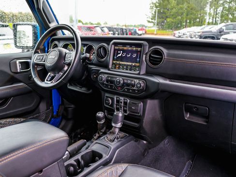 Used 2022 Jeep Gladiator Overland AWD/4WD image 12