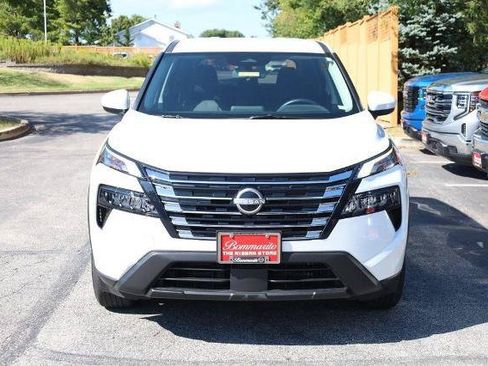 Certified 2026 Nissan Rogue SV AWD/4WD image 4