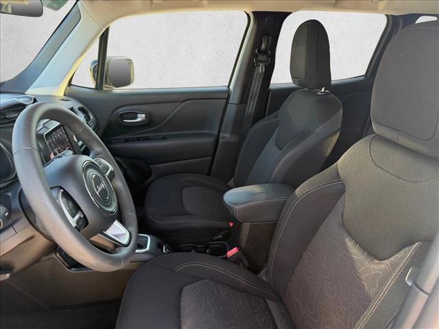 Used 2023 Jeep Renegade Latitude AWD/4WD image 17