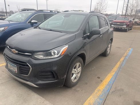 Used 2018 Chevrolet Trax LT w/ LT Convenience Package image 11