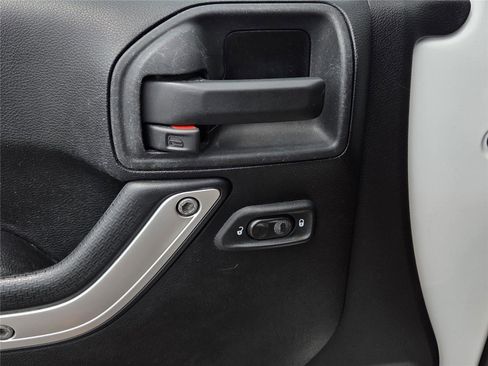 Used 2014 Jeep Wrangler Sahara AWD/4WD image 18