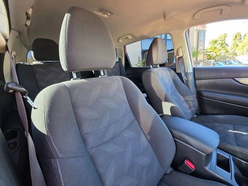 Used 2016 Nissan Rogue S image 17