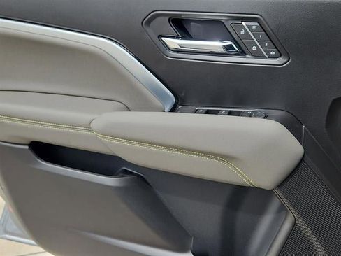 New 2026 Chevrolet Colorado ZR2 w/ Technology Package AWD/4WD image 6