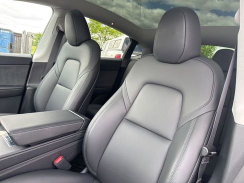 Used 2025 Tesla Model Y Long Range RWD image 22