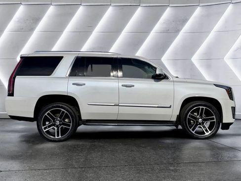 Used 2016 Cadillac Escalade Luxury image 6