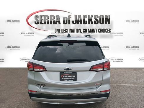 Used 2022 Chevrolet Equinox RS w/ RS Leather Package FWD image 8