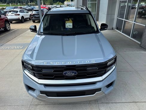 Used 2025 Ford Expedition Platinum w/ Driver's Package AWD/4WD image 12