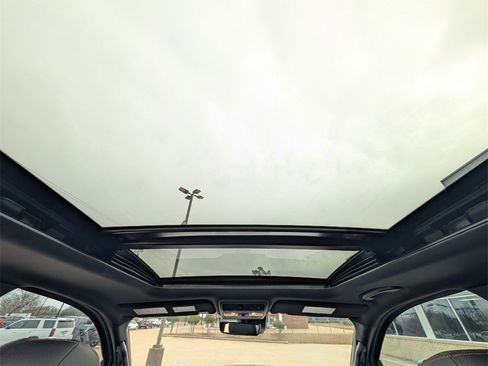 Used 2024 Nissan Titan PRO-4X w/ Pro-4x Convenience Package image 15