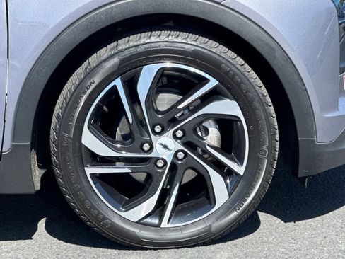 Used 2023 Chevrolet Bolt LT w/ Infotainment Package FWD image 41