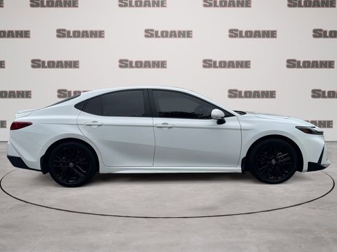 Used 2025 Toyota Camry SE w/ Convenience Package image 6