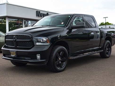 Used 2014 RAM 1500 Express w/ Black Ram 1500 Express Group AWD/4WD image 6