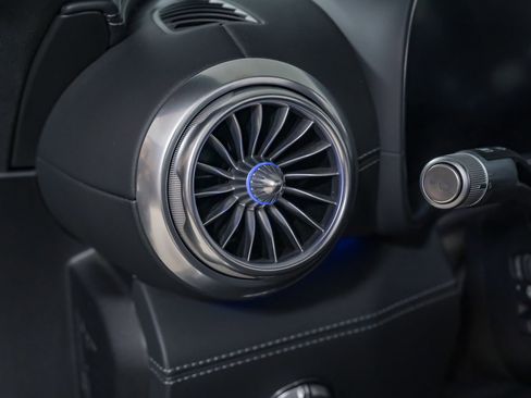 Used 2022 Mercedes-Benz SL 63 AMG 4MATIC image 34