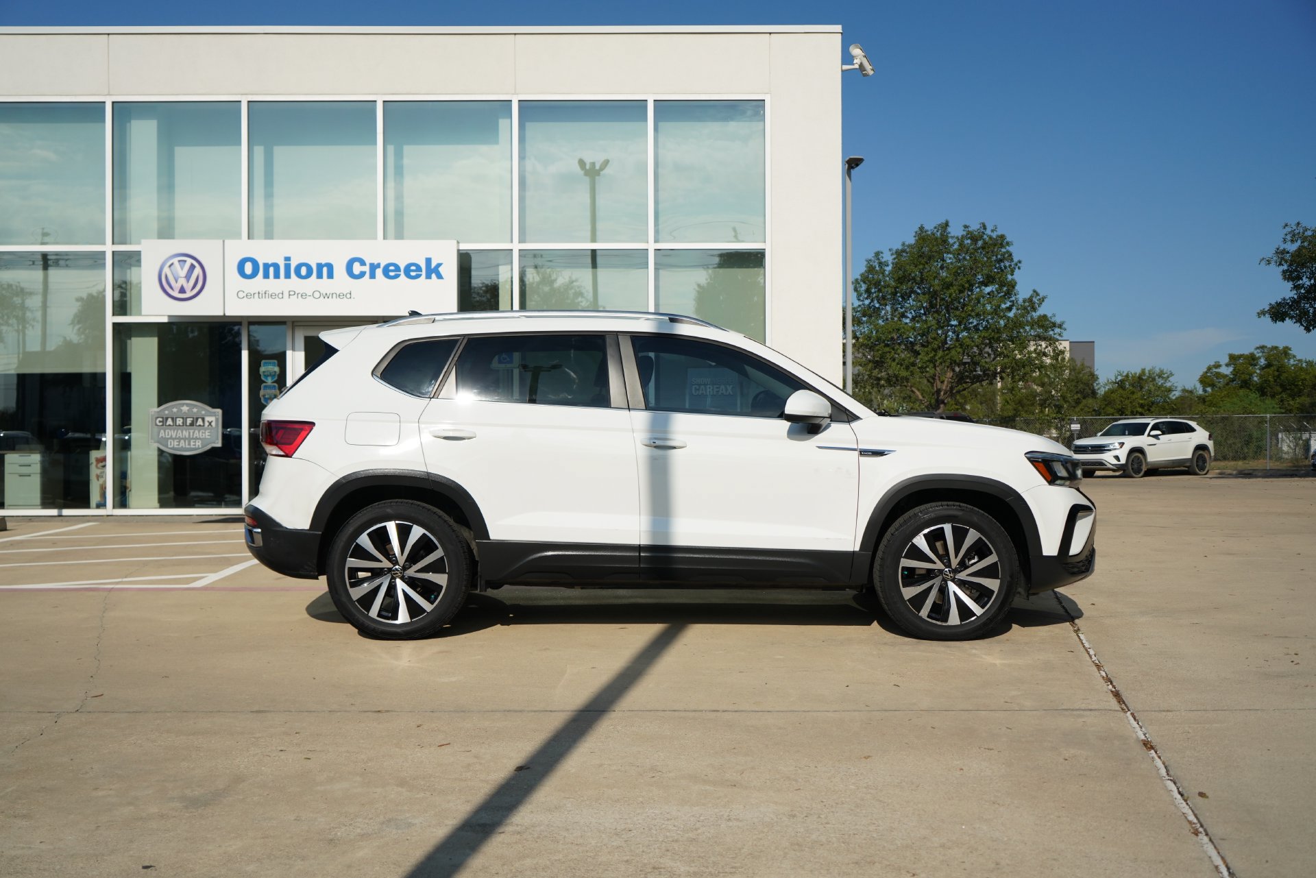 Certified 2024 Volkswagen Taos SE FWD image 4