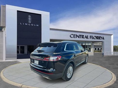 Used 2020 Lincoln Nautilus FWD image 3