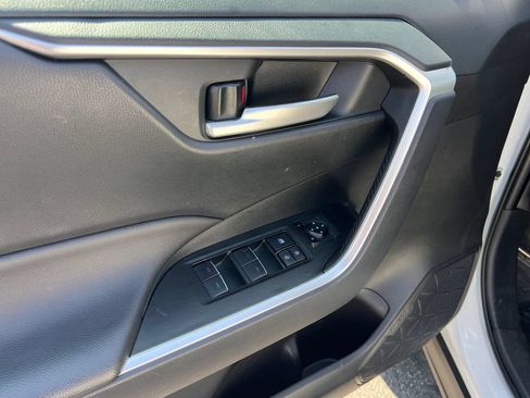 Used 2025 Toyota RAV4 XLE FWD image 22