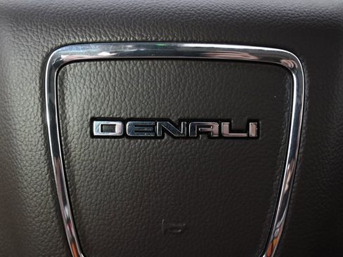 Used 2019 GMC Yukon XL Denali w/ Denali Ultimate Package AWD/4WD image 39