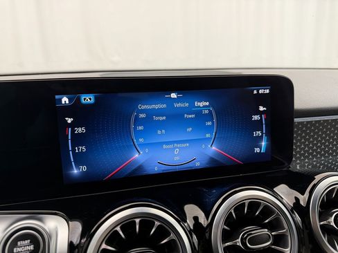 Used 2025 Mercedes-Benz GLB 250 image 28