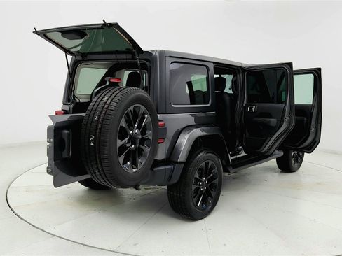 Used 2023 Jeep Wrangler Unlimited Sahara AWD/4WD image 11