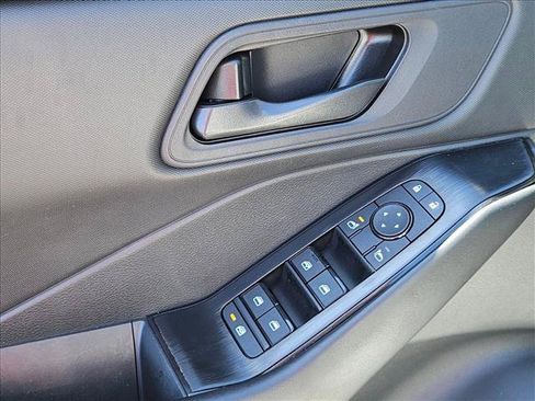 Used 2025 Nissan Rogue S FWD image 11