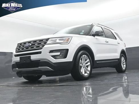 Used 2017 Ford Explorer XLT w/ Equipment Group 202A FWD image 19