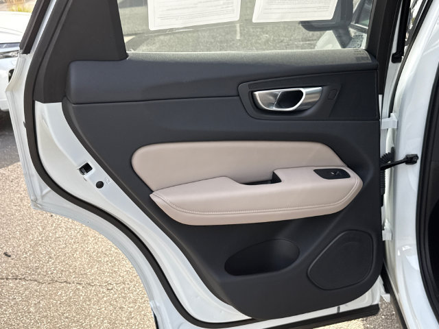 Certified 2026 Volvo XC60 B5 Plus AWD/4WD image 20