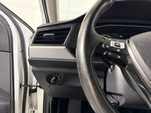 Used 2019 Volkswagen Jetta SE FWD image 13