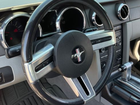 Used 2008 Ford Mustang Convertible RWD image 9