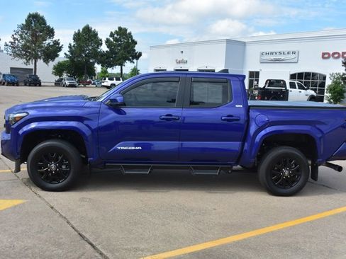 Used 2025 Toyota Tacoma SR5 RWD image 8