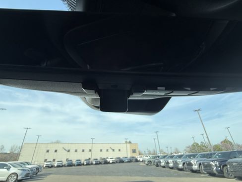 Used 2025 Jeep Grand Cherokee L Limited w/ Luxury Tech Group II image 37