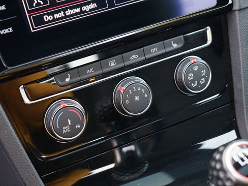 Used 2019 Volkswagen GTI SE image 21