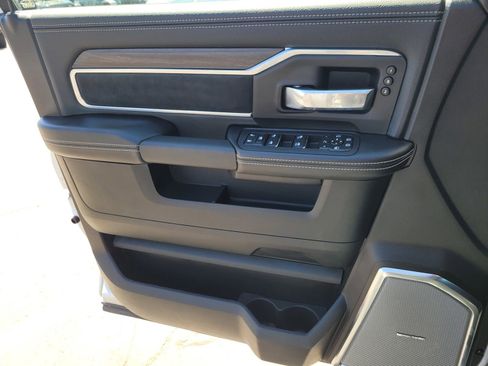 New 2026 RAM 2500 Laramie AWD/4WD image 27
