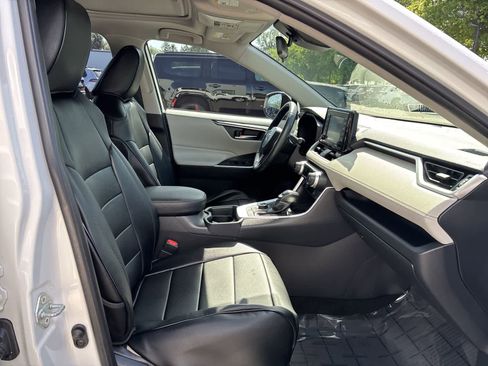Used 2020 Toyota RAV4 XLE w/ Convenience Package AWD/4WD image 5