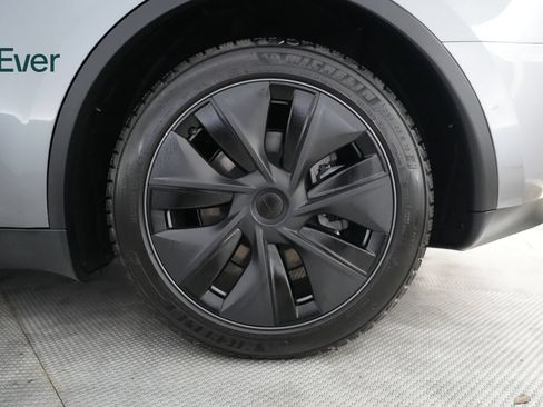 Used 2025 Tesla Model Y Long Range AWD/4WD image 9