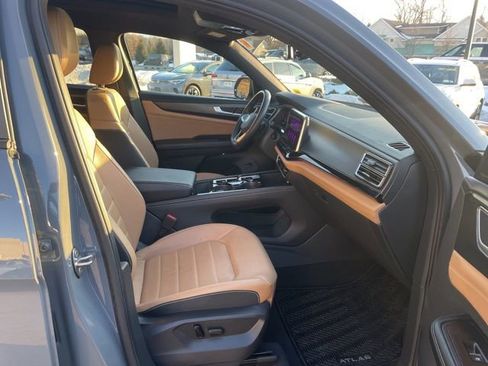 Certified 2025 Volkswagen Atlas Cross Sport SEL R-Line image 11