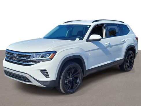 Certified 2023 Volkswagen Atlas SE w/ Black Wheel Package FWD image 2