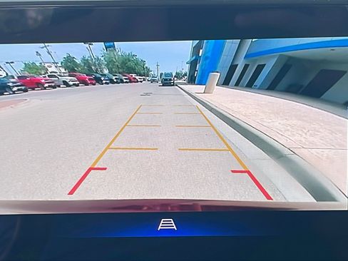 Used 2025 Chevrolet Trax LT FWD image 22
