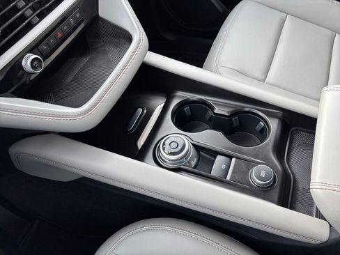 Used 2025 Ford Explorer Active w/ Active Comfort Package image 21