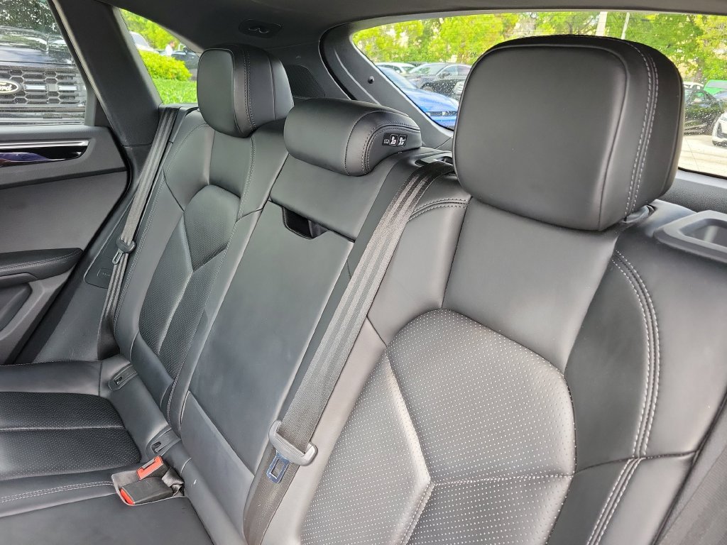 Used 2018 Porsche Macan AWD/4WD image 15