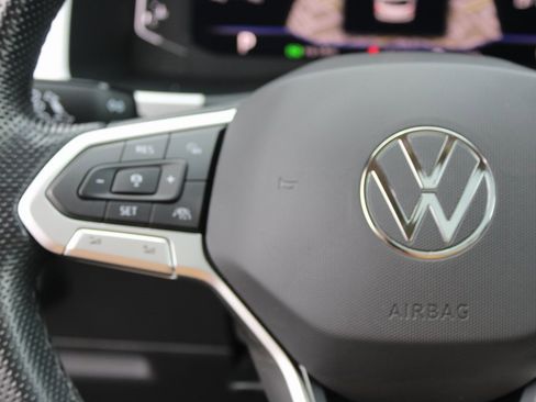 Certified 2022 Volkswagen Atlas SEL R-Line image 13