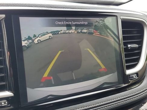 Used 2024 Chrysler Pacifica Limited FWD image 20