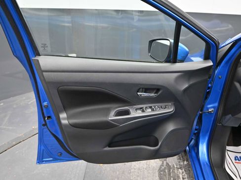 Used 2021 Nissan Versa SV image 9