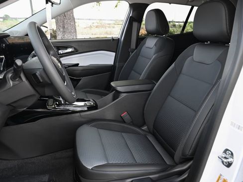 New 2026 Chevrolet Trax LT w/ LPO, Blackout Package image 15