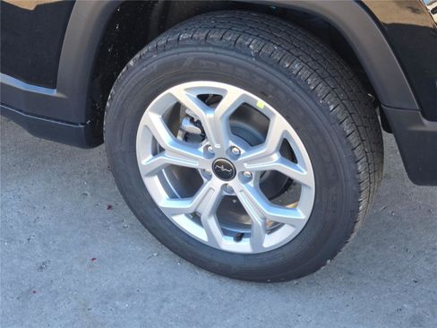 New 2026 Jeep Compass Latitude image 18